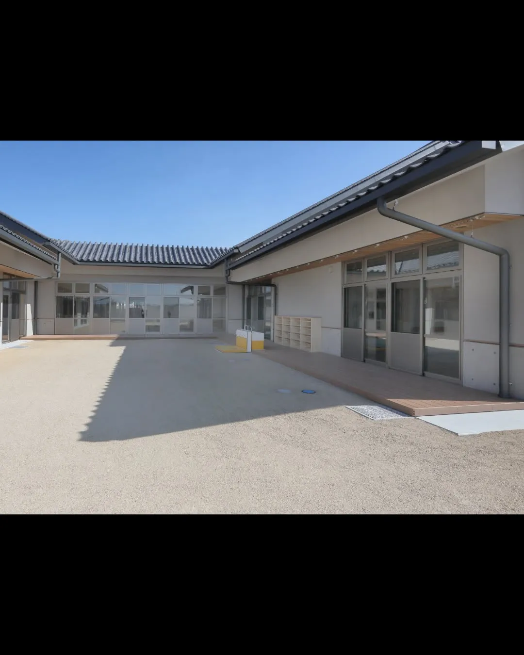 「小さな庭と大きな園庭」